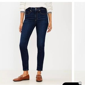 Buy 2 get one FREE 👖LOFT Curvy High Rise Skinny Jeans
